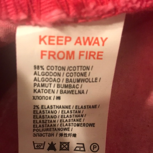 Red cuffed shorts (12) - Picture 5 of 6